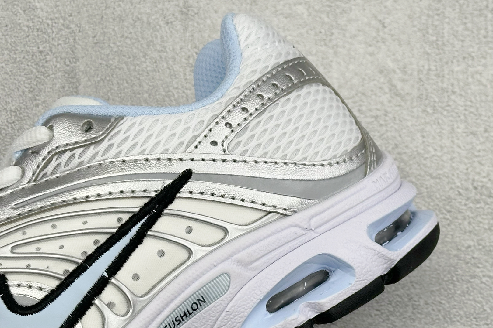 Nike Air Max Moto 2K 耐克新款复古气垫跑步鞋 HQ2055-107-Top High Quatity Cheap Sneakers Fashion Clothing Clothes Bags handbags Shoes of all Brand wholesale With The best Quality And Beautiful Price from China Factory Chinese suppliers wholesaler seller Nike Air Max Moto 2K 耐克新款复古气垫跑步鞋 HQ2055-107