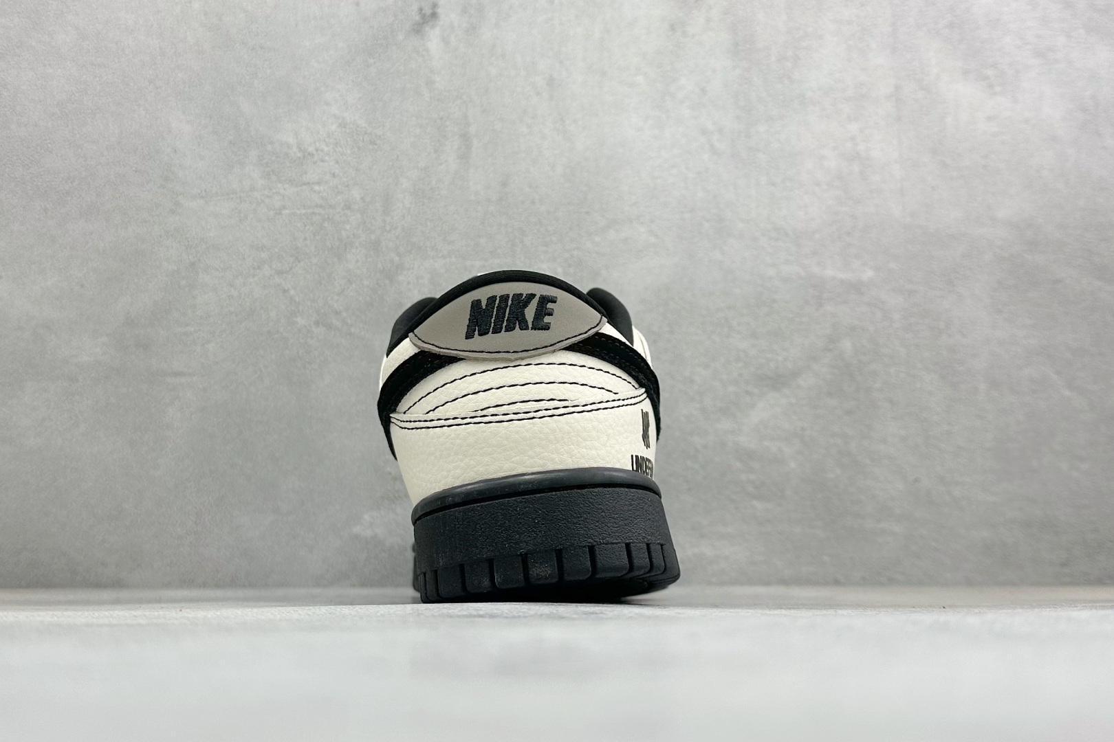 街头潮范 个性拉满 SB DUNK LOW 潮人必入的联名风板鞋重磅来袭 黑灰拼色自带高级氛围感 SL8888-004-Top High Quatity Cheap Sneakers Fashion Clothing Clothes Bags handbags Shoes of all Brand wholesale With The best Quality And Beautiful Price from China Factory Chinese suppliers wholesaler seller 街头潮范 个性拉满 SB DUNK LOW 潮人必入的联名风板鞋重磅来袭 黑灰拼色自带高级氛围感 SL8888-004
