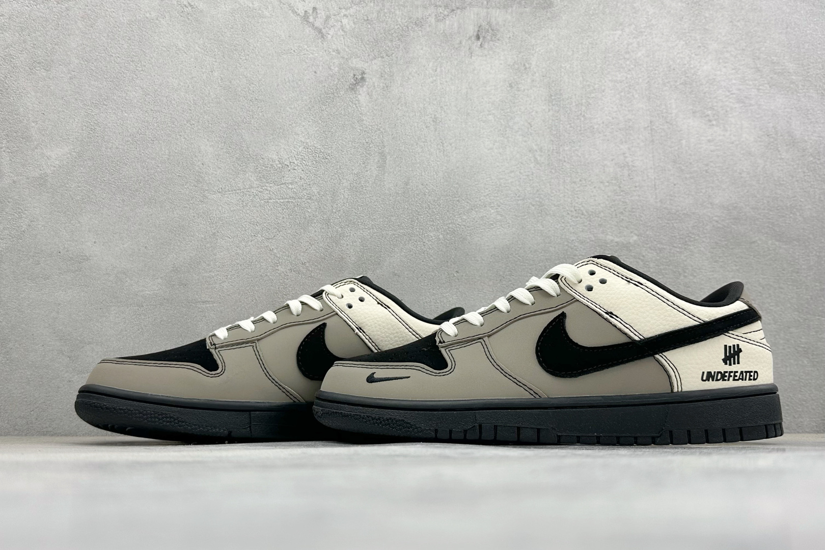 街头潮范 个性拉满 SB DUNK LOW 潮人必入的联名风板鞋重磅来袭 黑灰拼色自带高级氛围感 SL8888-004-Top High Quatity Cheap Sneakers Fashion Clothing Clothes Bags handbags Shoes of all Brand wholesale With The best Quality And Beautiful Price from China Factory Chinese suppliers wholesaler seller 街头潮范 个性拉满 SB DUNK LOW 潮人必入的联名风板鞋重磅来袭 黑灰拼色自带高级氛围感 SL8888-004