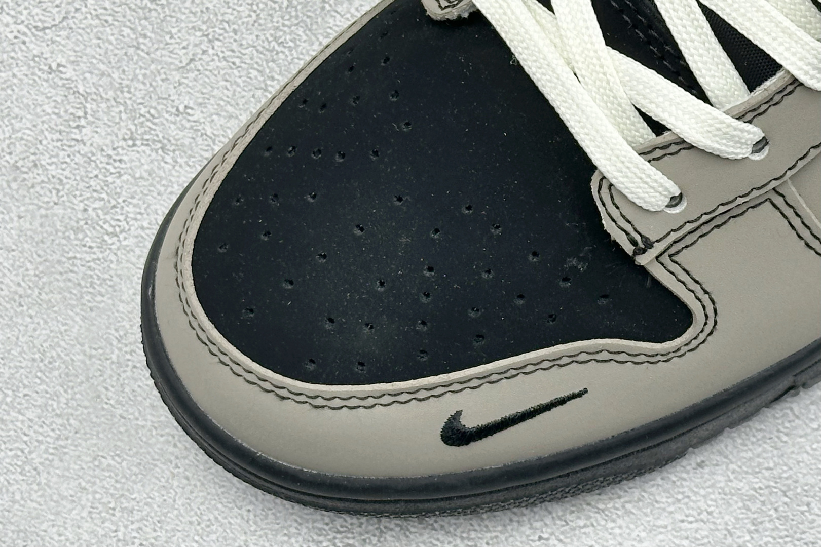 街头潮范 个性拉满 SB DUNK LOW 潮人必入的联名风板鞋重磅来袭 黑灰拼色自带高级氛围感 SL8888-004-Top High Quatity Cheap Sneakers Fashion Clothing Clothes Bags handbags Shoes of all Brand wholesale With The best Quality And Beautiful Price from China Factory Chinese suppliers wholesaler seller 街头潮范 个性拉满 SB DUNK LOW 潮人必入的联名风板鞋重磅来袭 黑灰拼色自带高级氛围感 SL8888-004