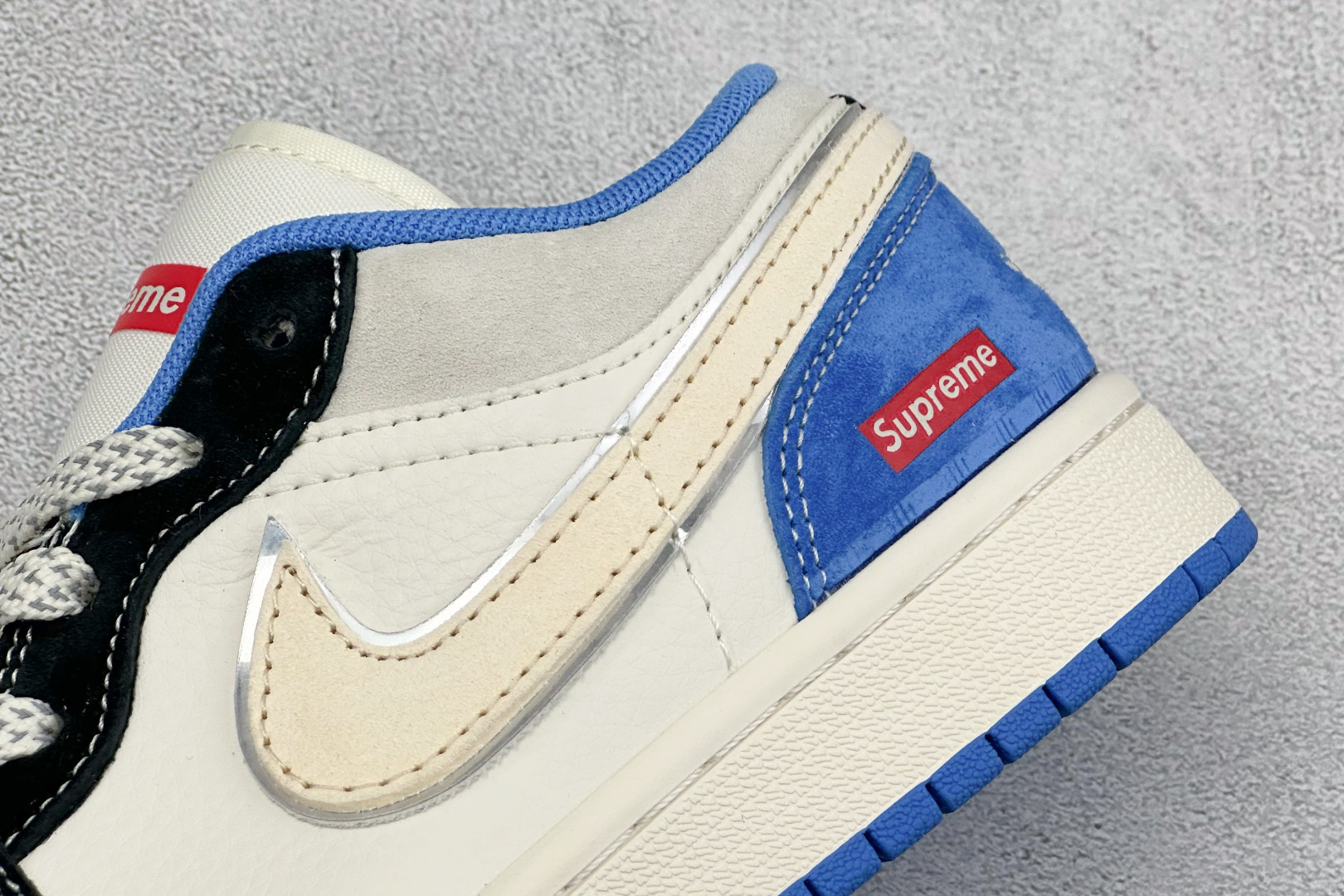潮搭利器 颜值炸裂 AIR JORDAN 1 AJ1低帮爆款配色强势上新 黑白蓝撞色吸睛又潮流 XX3318-501-Top High Quatity Cheap Sneakers Fashion Clothing Clothes Bags handbags Shoes of all Brand wholesale With The best Quality And Beautiful Price from China Factory Chinese suppliers wholesaler seller 潮搭利器 颜值炸裂 AIR JORDAN 1 AJ1低帮爆款配色强势上新 黑白蓝撞色吸睛又潮流 XX3318-501