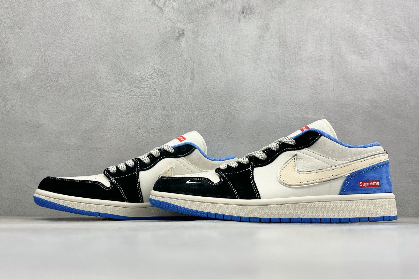 潮搭利器 颜值炸裂 AIR JORDAN 1 AJ1低帮爆款配色强势上新 黑白蓝撞色吸睛又潮流 XX3318-501-Top High Quatity Cheap Sneakers Fashion Clothing Clothes Bags handbags Shoes of all Brand wholesale With The best Quality And Beautiful Price from China Factory Chinese suppliers wholesaler seller 潮搭利器 颜值炸裂 AIR JORDAN 1 AJ1低帮爆款配色强势上新 黑白蓝撞色吸睛又潮流 XX3318-501