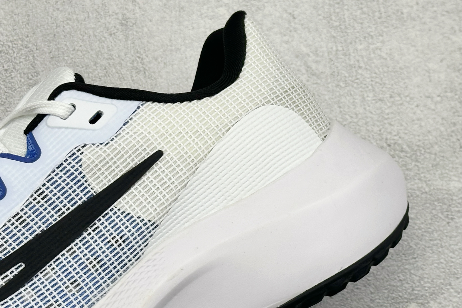 NK Zoom Fly 5 马拉松长跑运动休闲缓震碳板跑步鞋独家开模内嵌全掌铲形真碳板.如拆解发现非碳板