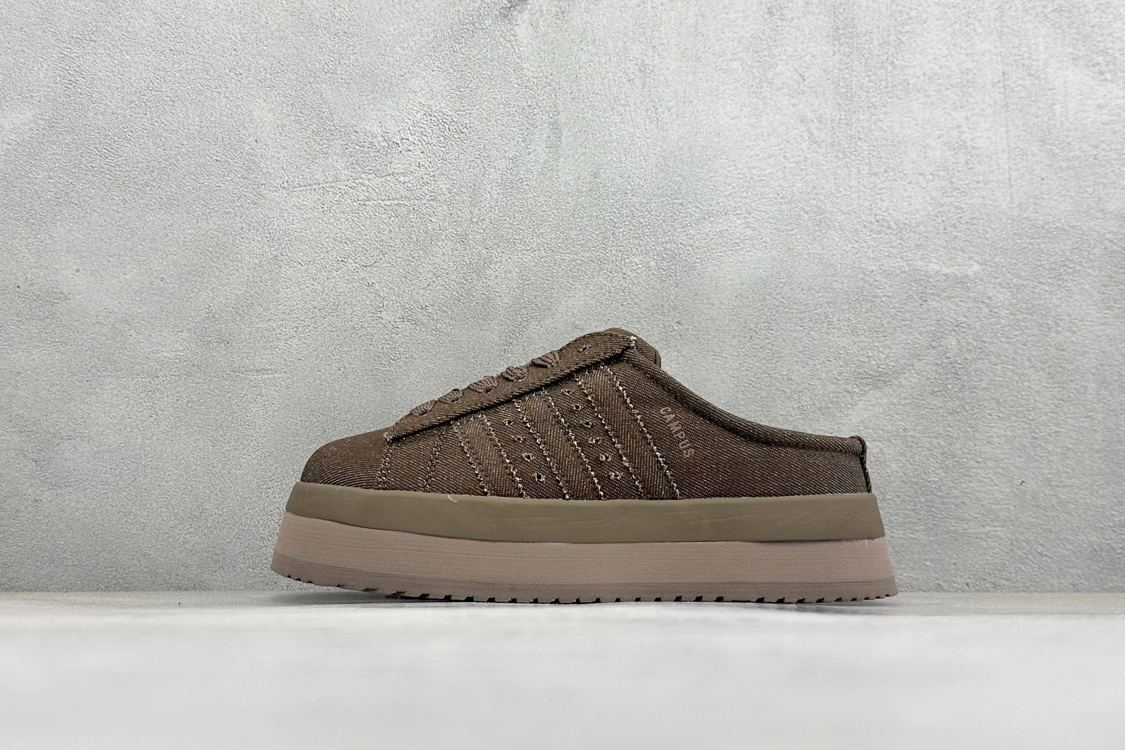 X福利 Adidas CAMPUS 00s WTR LO W 阿迪系列面包风经典复古低帮百搭休闲半拖 货号：JR3731