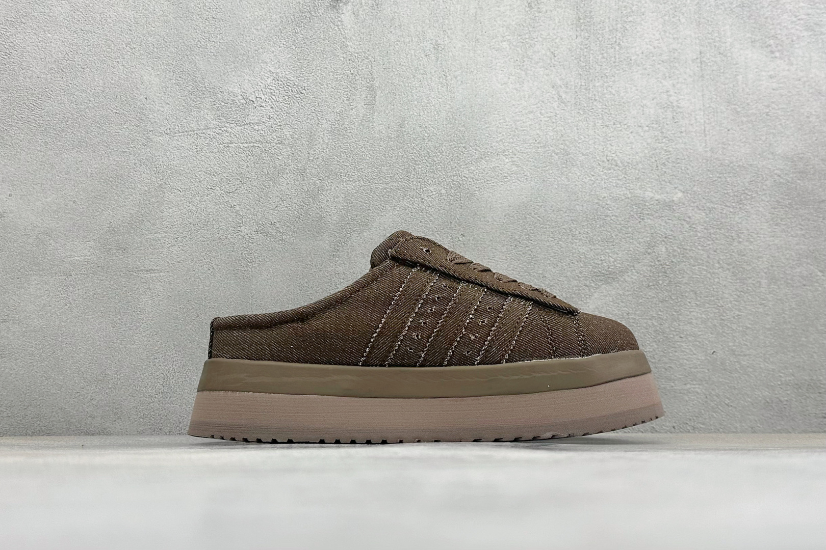 X福利 Adidas CAMPUS 00s WTR LO W 阿迪系列面包风经典复古低帮百搭休闲半拖 货号：JR3731