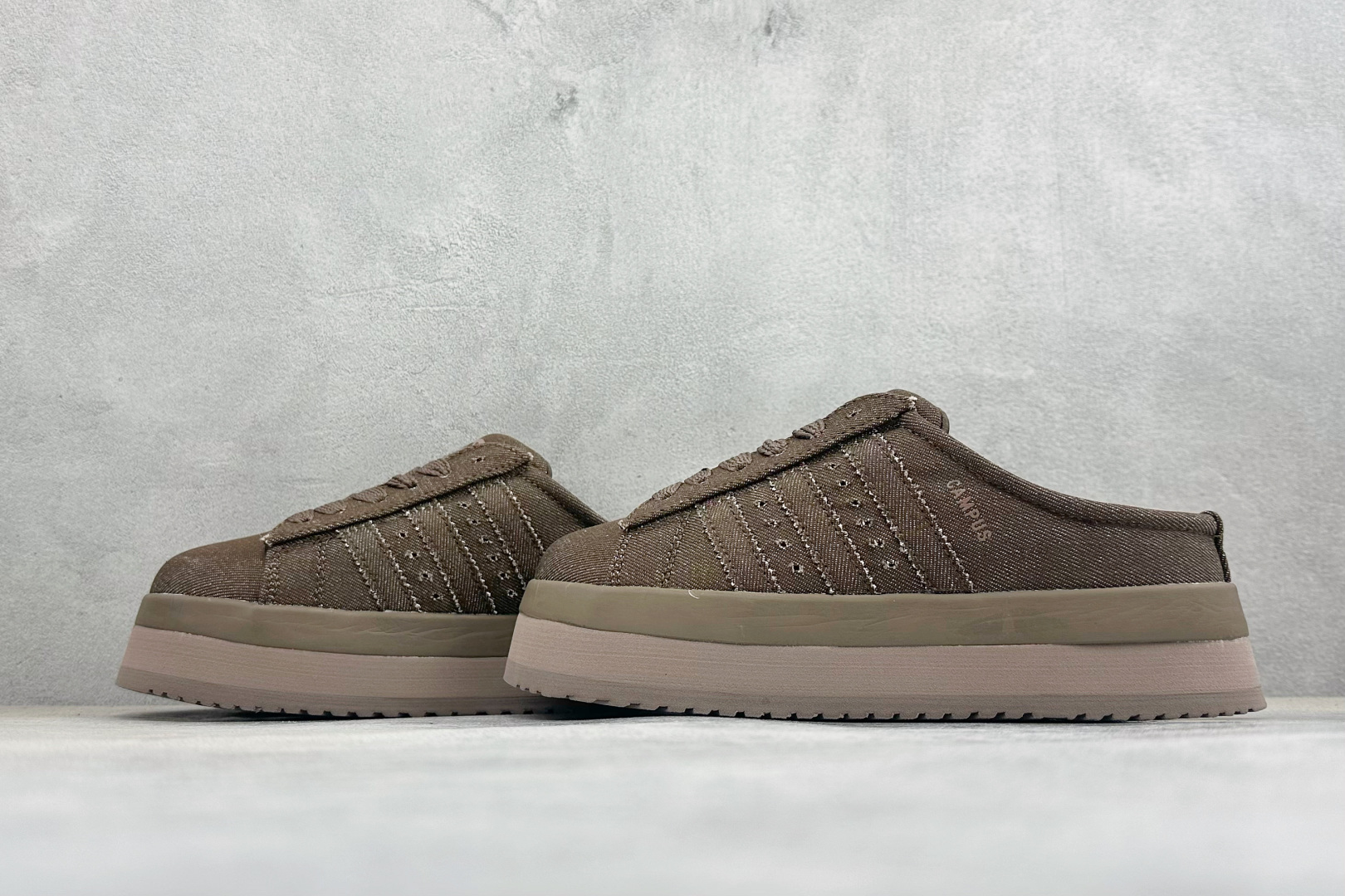 X福利 Adidas CAMPUS 00s WTR LO W 阿迪系列面包风经典复古低帮百搭休闲半拖 货号：JR3731