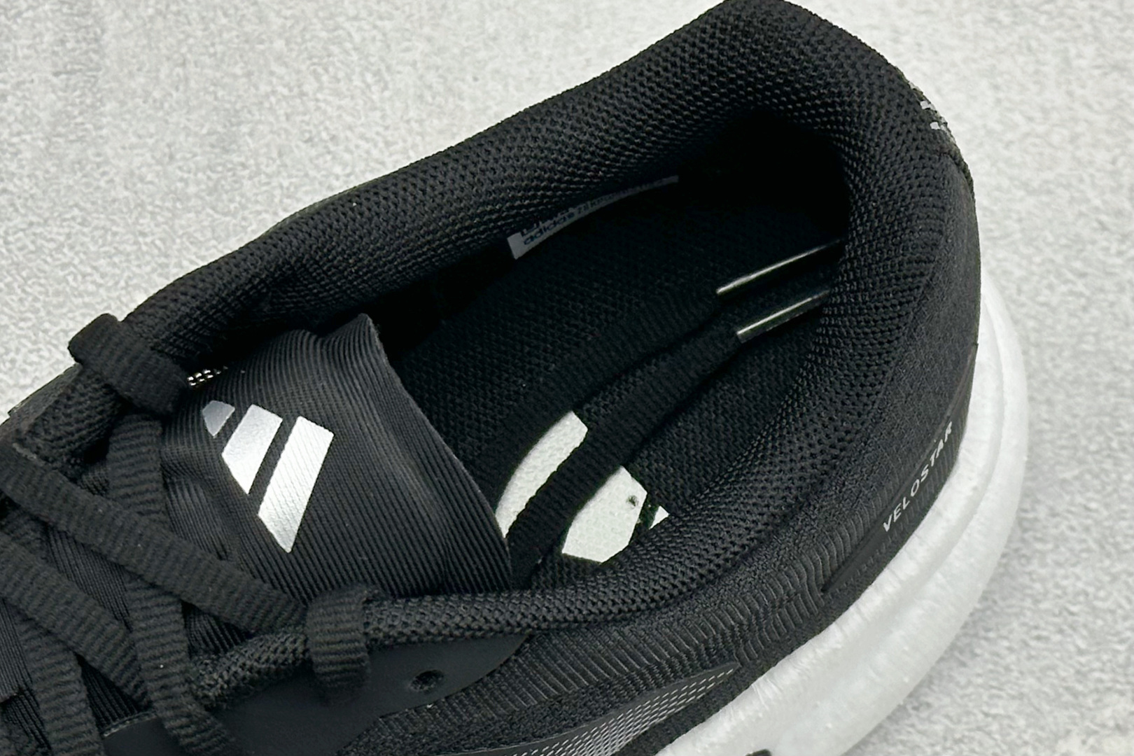 🌾 RS版Adidas Velostar 阿迪达斯爆米花缓震休闲慢跑鞋货号：HQ7281尺码：36 36