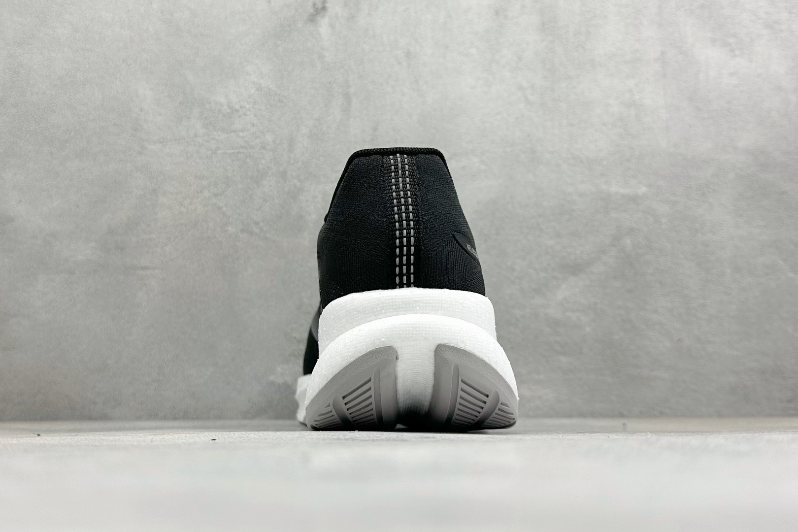 🌾 RS版Adidas Velostar 阿迪达斯爆米花缓震休闲慢跑鞋货号：HQ7281尺码：36 36