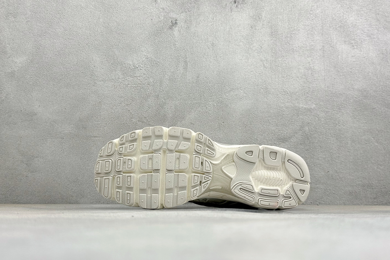 🌾 Nike Air Max Moto 2K 耐克新款复古气垫跑步鞋 货号：IO4862-100尺码：3