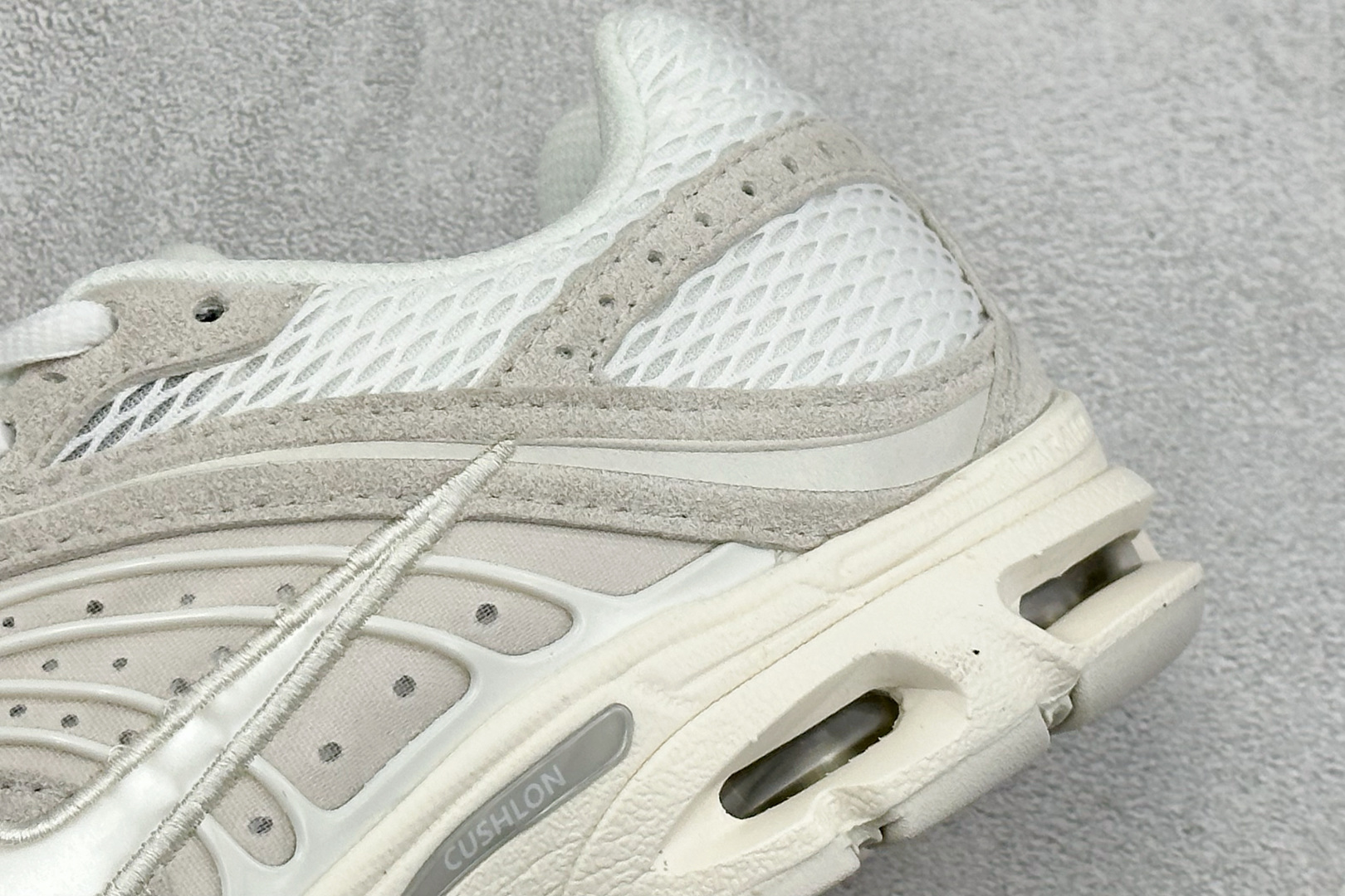 🌾 Nike Air Max Moto 2K 耐克新款复古气垫跑步鞋 货号：IO4862-100尺码：3