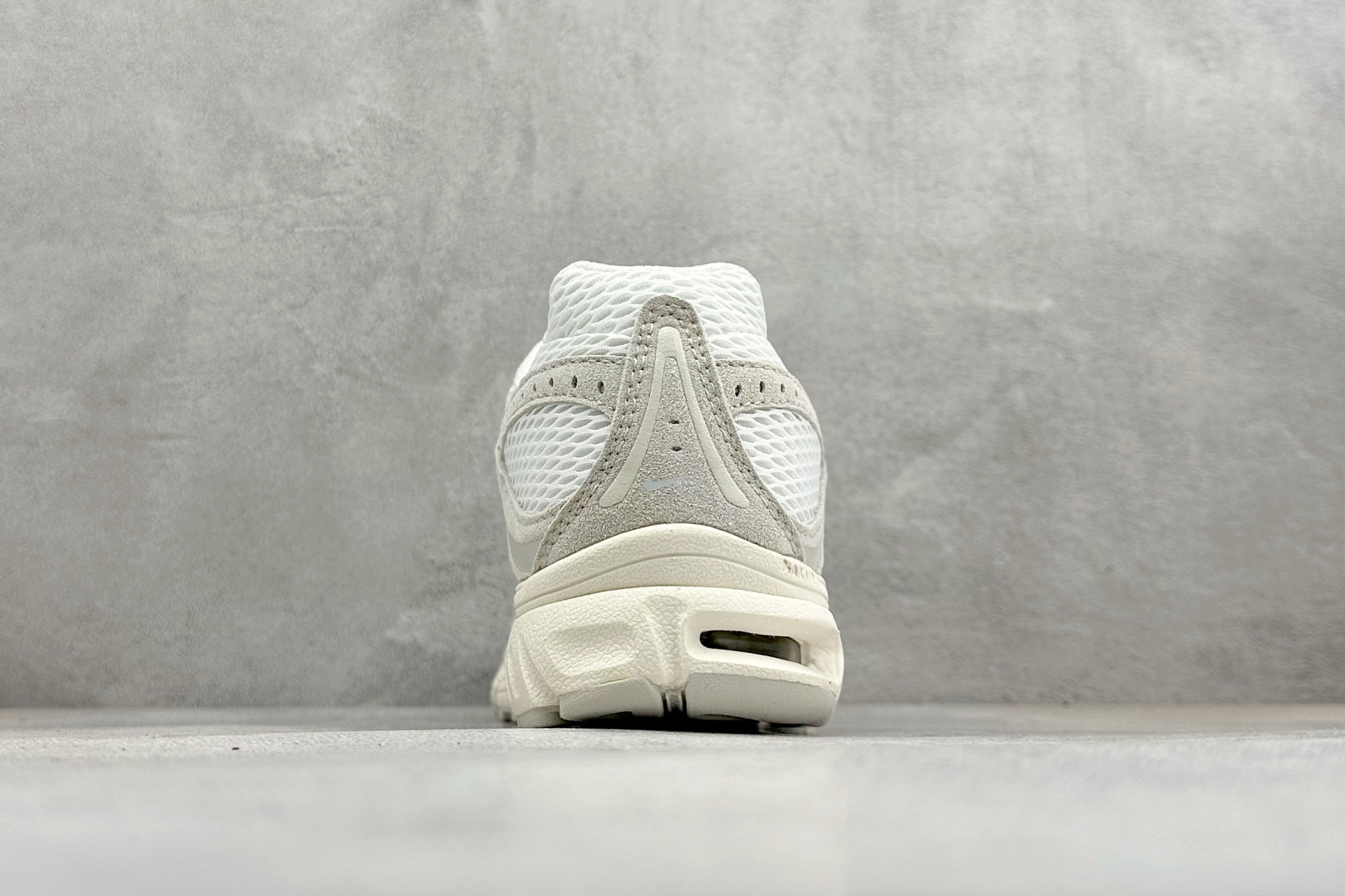 🌾 Nike Air Max Moto 2K 耐克新款复古气垫跑步鞋 货号：IO4862-100尺码：3