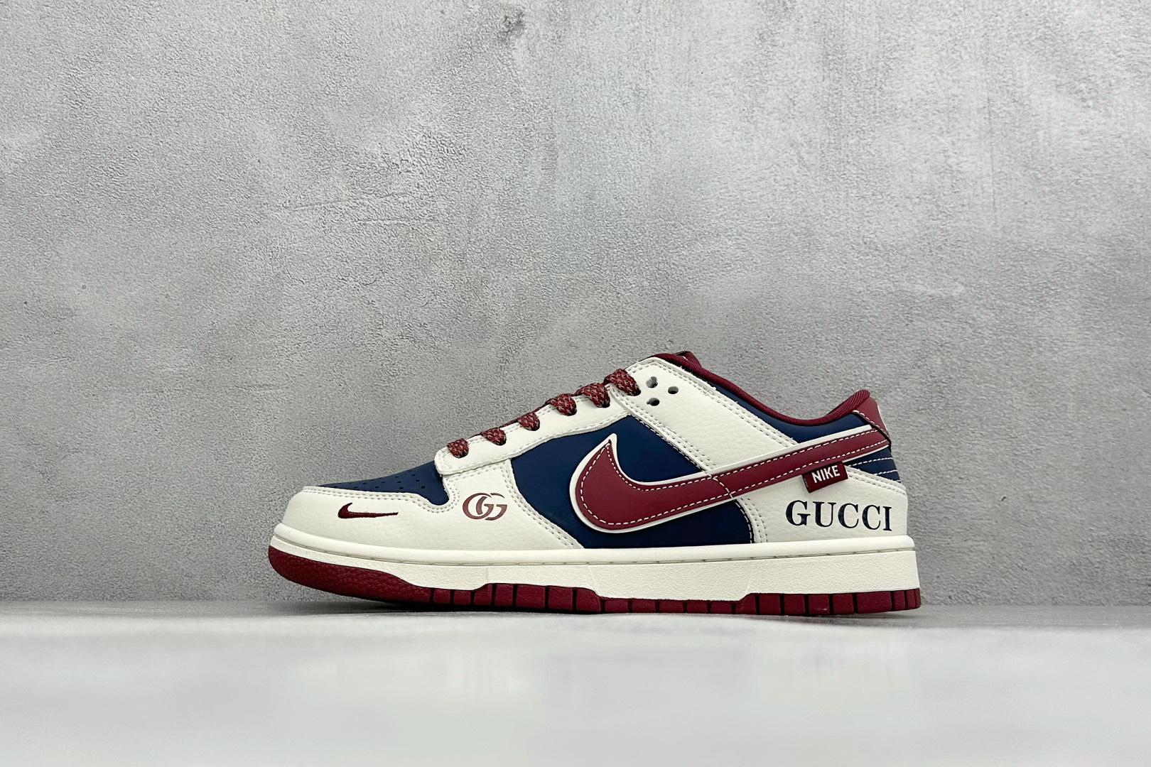 ️新品上架 【公司级D版】 Gucci x NK SB Dunk 低帮古驰联名限定米白藏青酒红 货号: DD1988-011