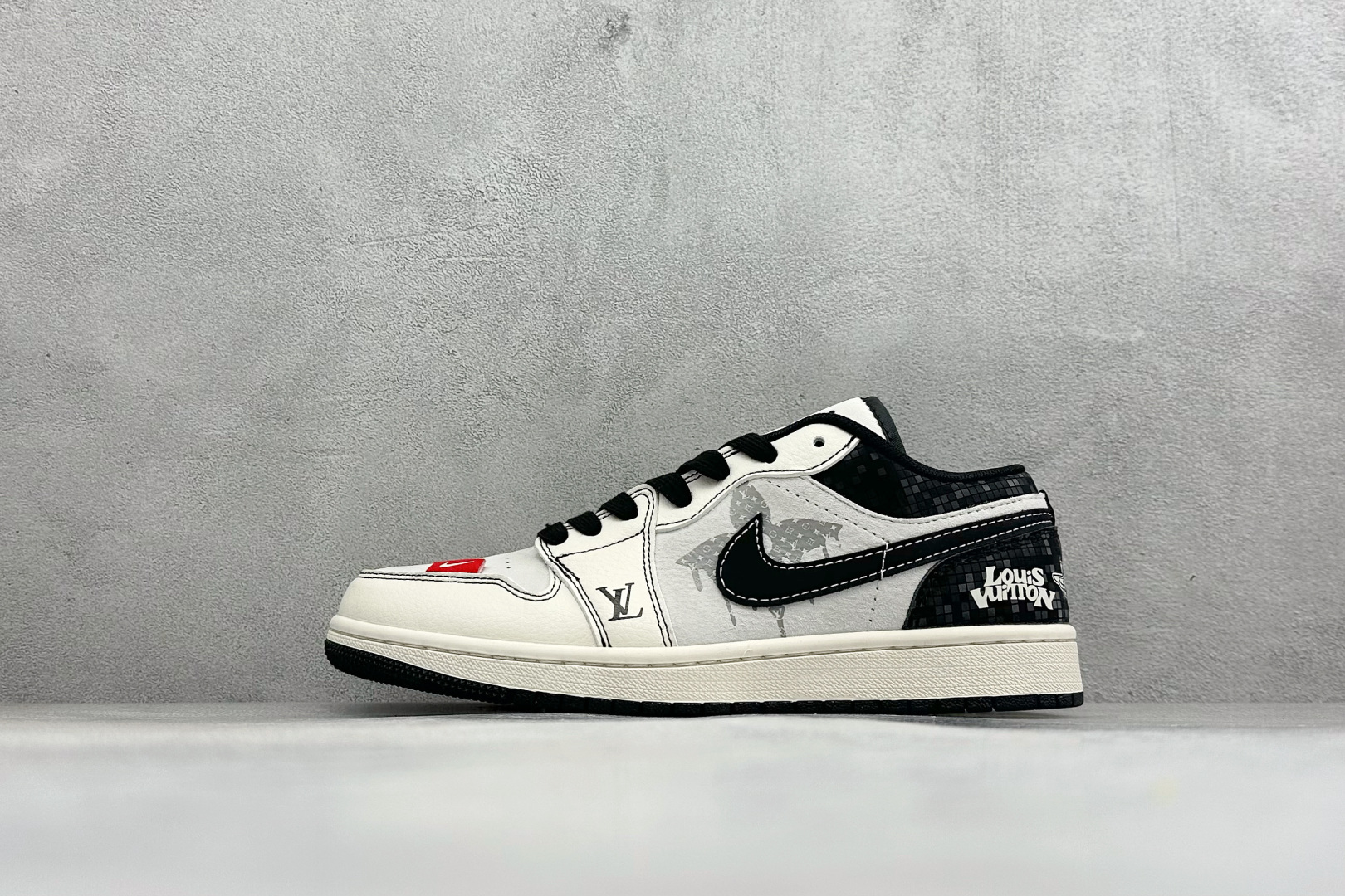 ️新品上架 【公司级D版】 LV x Air Jordan 1 Low 乔丹1代低帮LV联名白黑灰 货号:CW6688-105