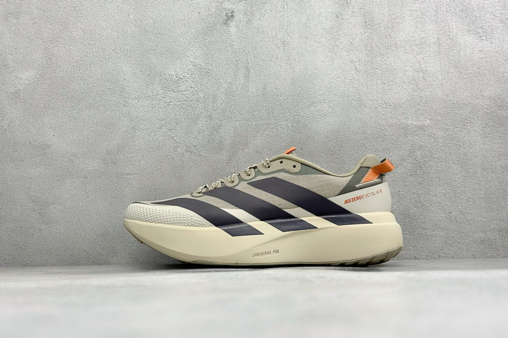 🌾 RS版Adidas Adizero Evo SL ATR M 阿迪超轻透气缓震跑鞋 整体外观造型与a