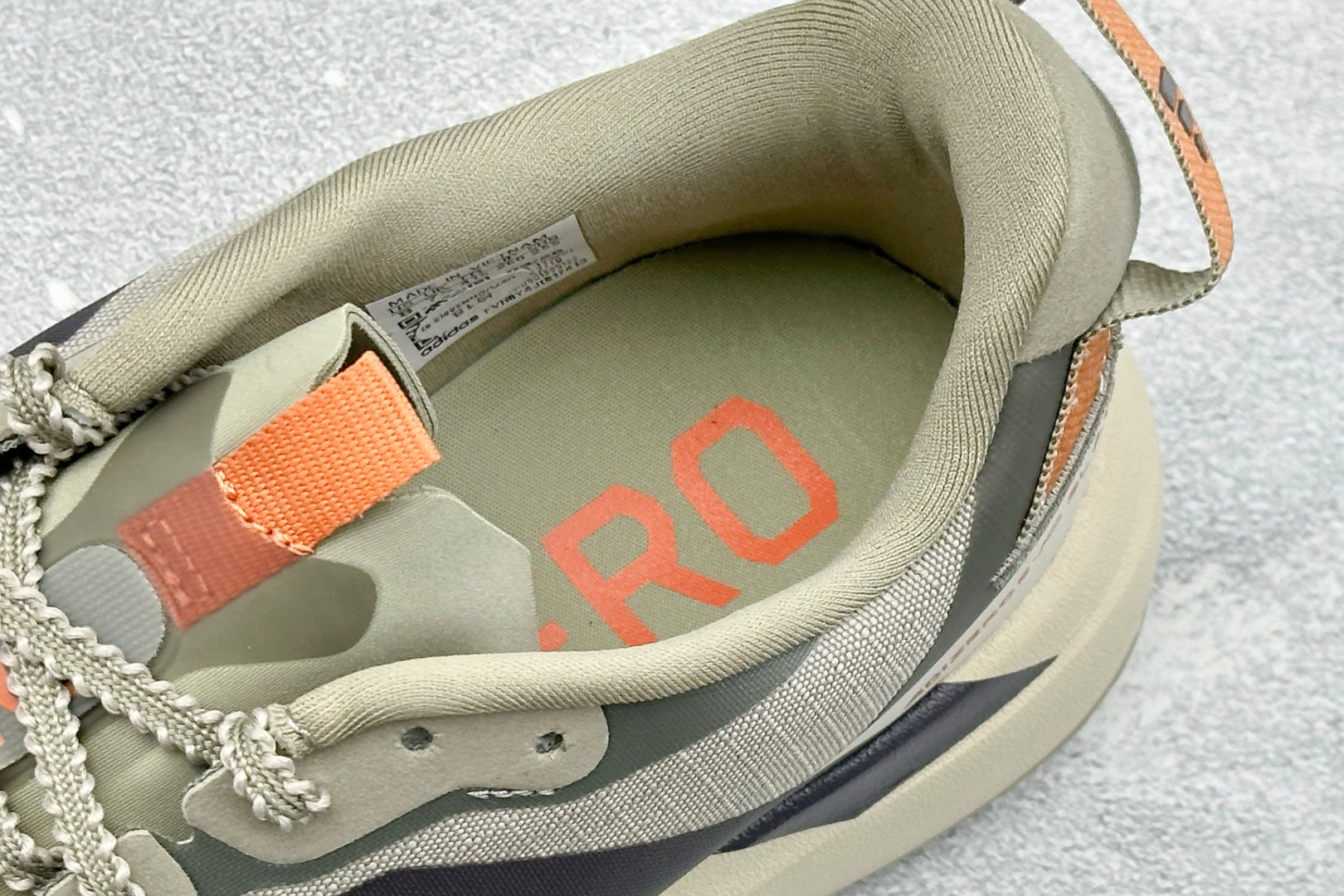 🌾 RS版Adidas Adizero Evo SL ATR M 阿迪超轻透气缓震跑鞋 整体外观造型与a