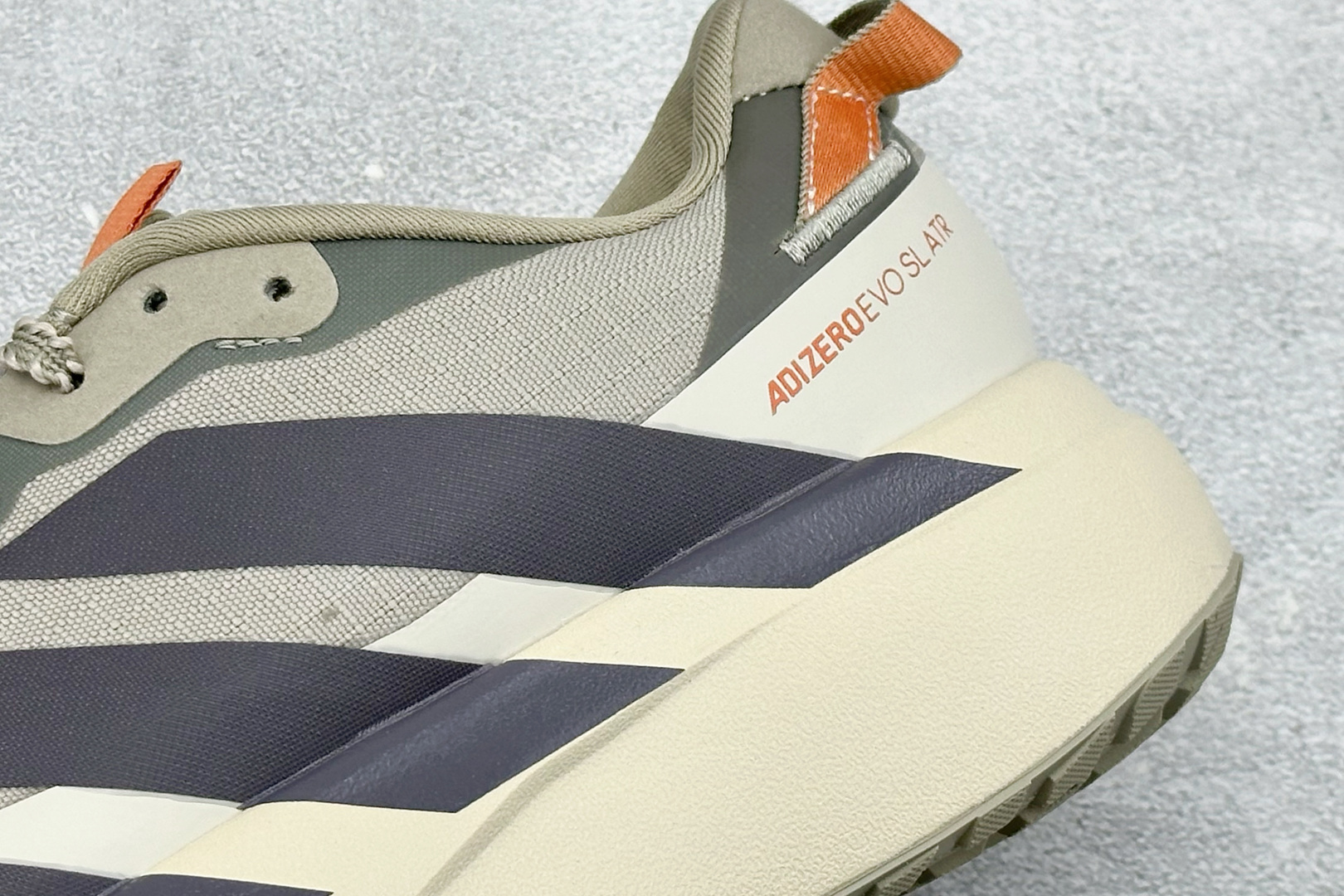 🌾 RS版Adidas Adizero Evo SL ATR M 阿迪超轻透气缓震跑鞋 整体外观造型与a