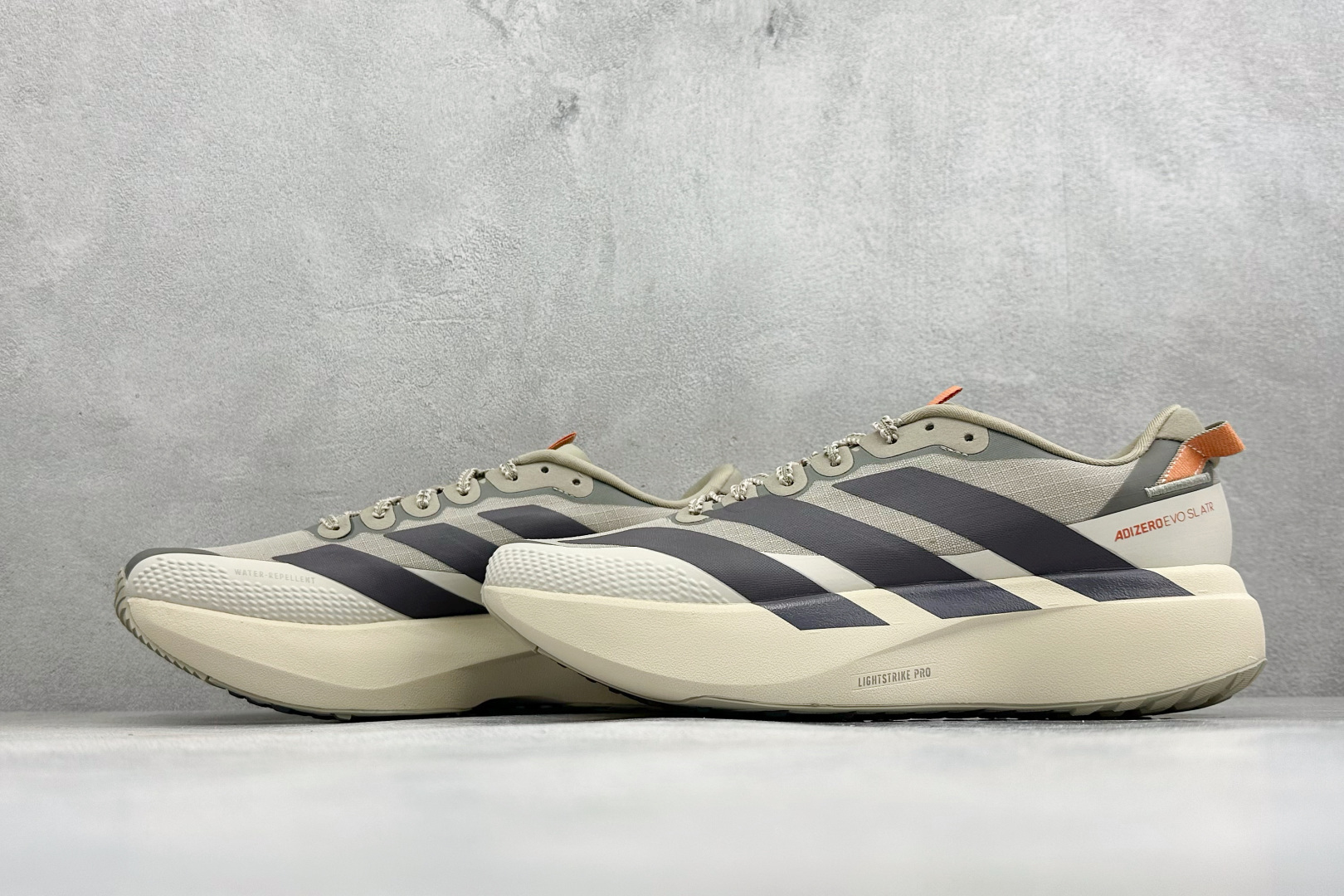 🌾 RS版Adidas Adizero Evo SL ATR M 阿迪超轻透气缓震跑鞋 整体外观造型与a