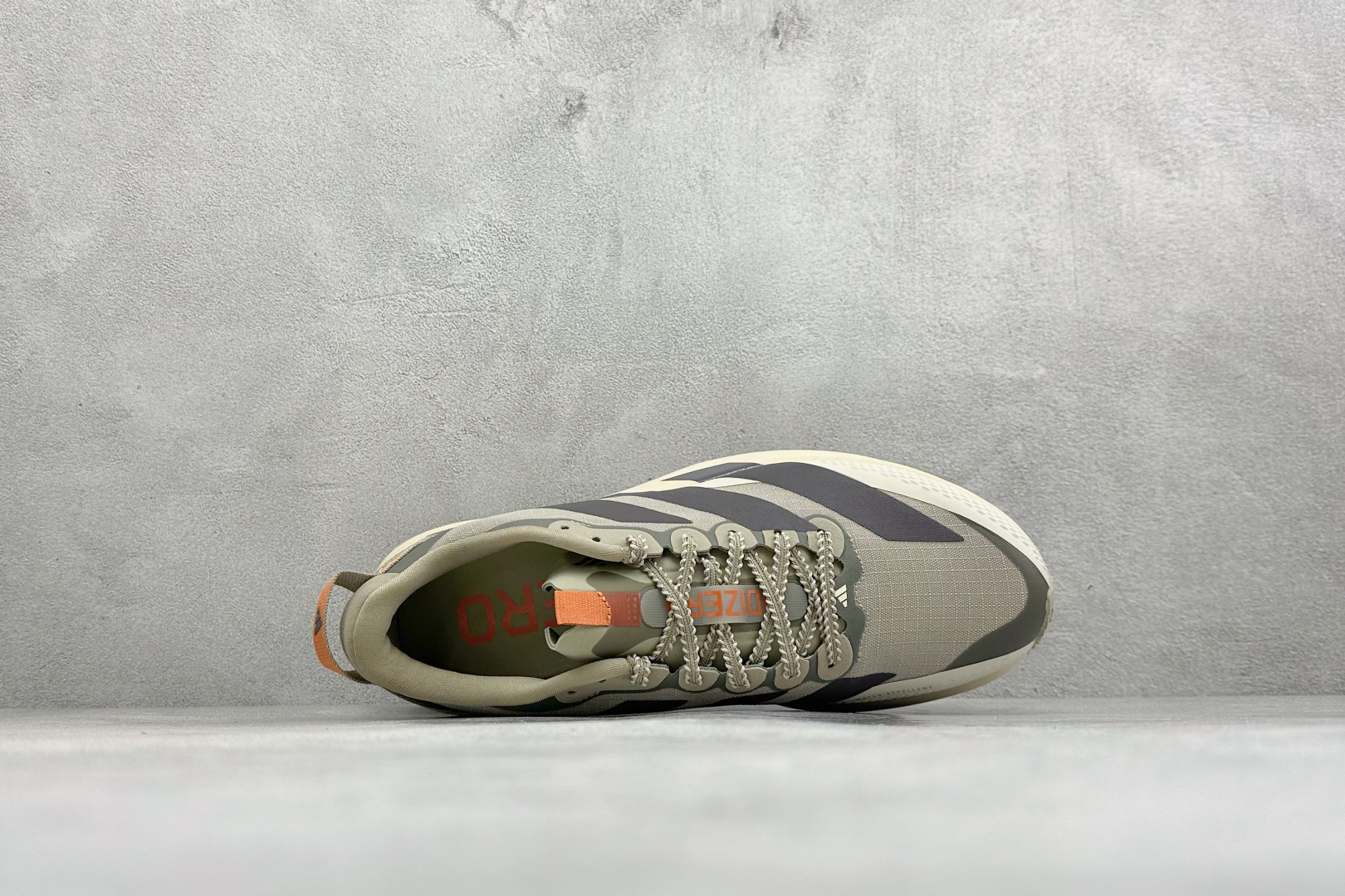 🌾 RS版Adidas Adizero Evo SL ATR M 阿迪超轻透气缓震跑鞋 整体外观造型与a