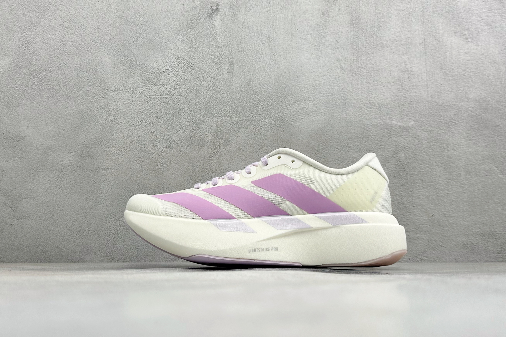 🌾 RS版Adidas Adizero Evo SL 阿迪超轻透气缓震跑鞋整体外观造型与adiZero 