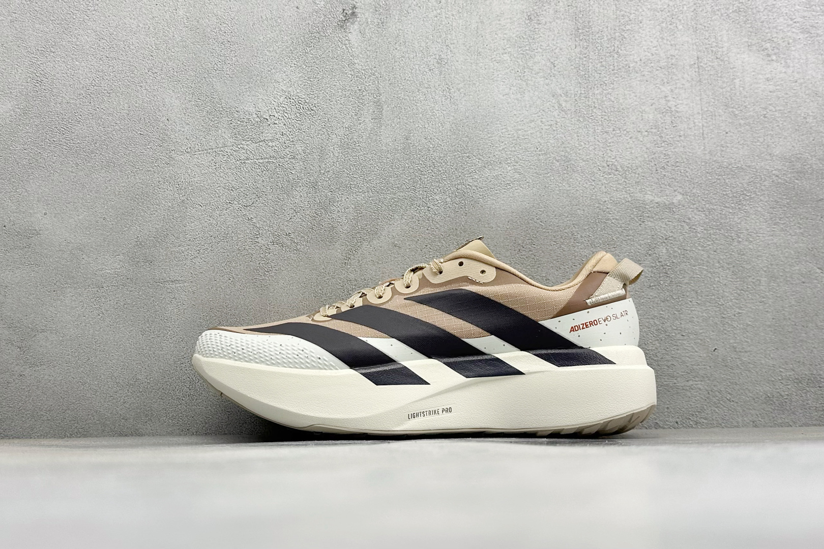 🌾 RS版Adidas Adizero Evo SL ATR M 阿迪超轻透气缓震跑鞋 整体外观造型与a