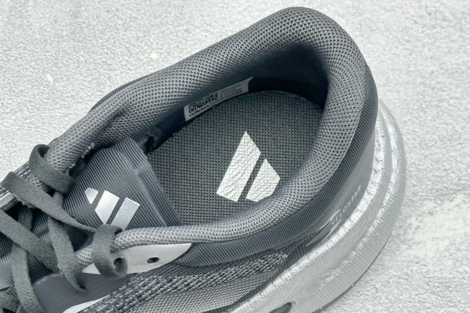 🌾 RS版Adidas Velostar 阿迪达斯爆米花缓震休闲慢跑鞋货号：KI6046尺码：36-45