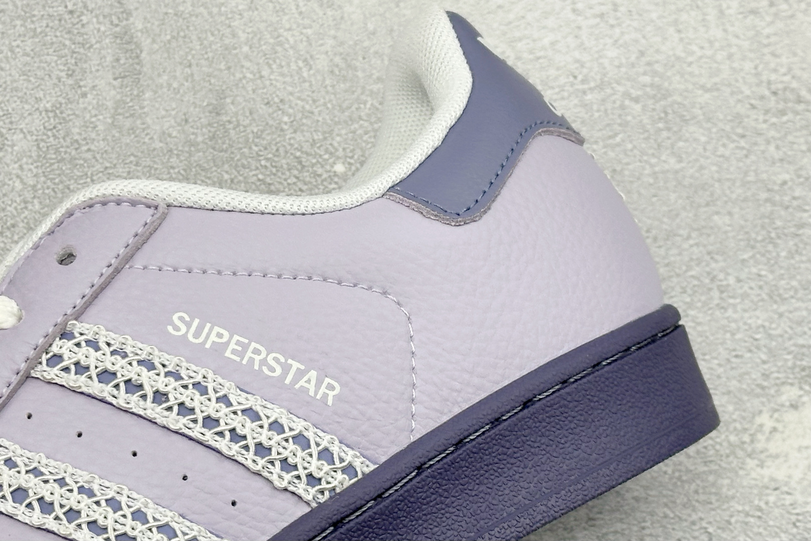 D版AD Originals Superstar 贝壳头板鞋 采用全新头层拼接皮革材质 后跟采用特色3D立体印字 渠道正