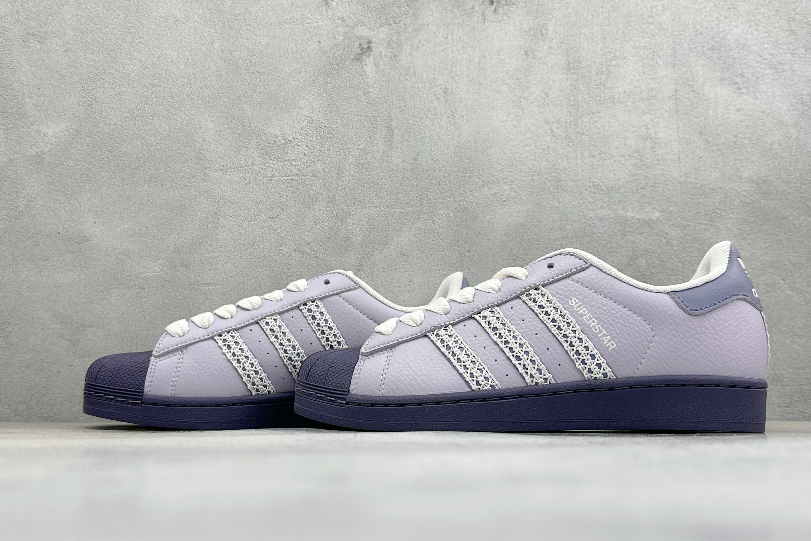 D版AD Originals Superstar 贝壳头板鞋 采用全新头层拼接皮革材质 后跟采用特色3D立体印字 渠道正