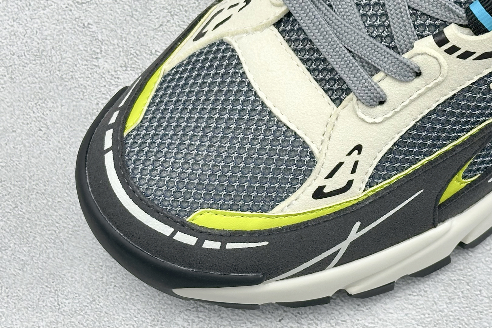 🌾 Lv Tatic Runner Tatic Runner系列厚底老爹鞋，是品牌近年推出的复古运动风鞋