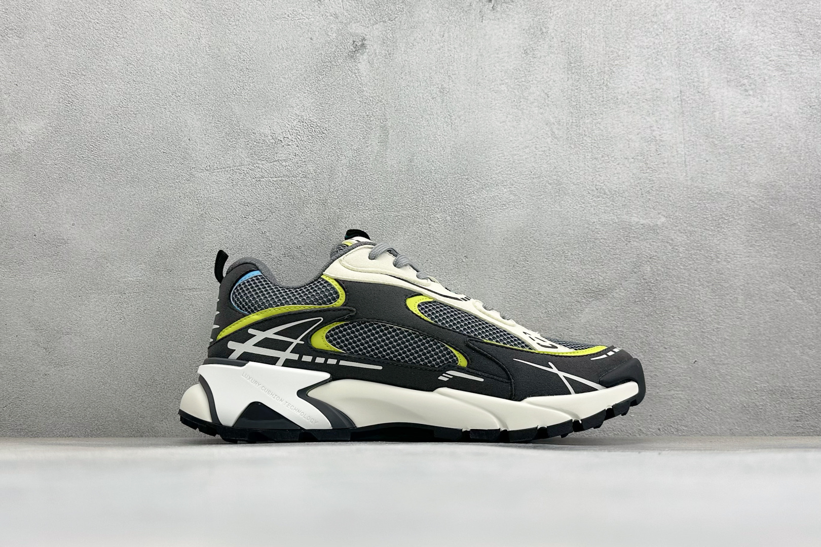 🌾 Lv Tatic Runner Tatic Runner系列厚底老爹鞋，是品牌近年推出的复古运动风鞋