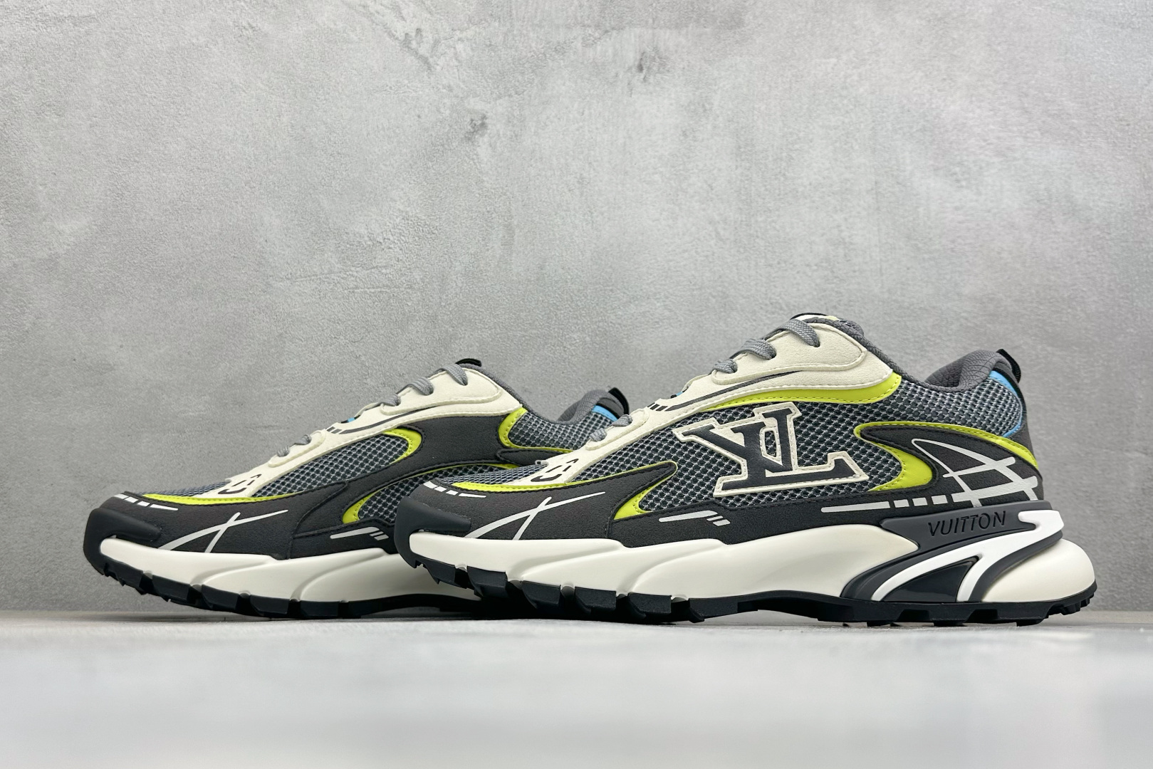 🌾 Lv Tatic Runner Tatic Runner系列厚底老爹鞋，是品牌近年推出的复古运动风鞋