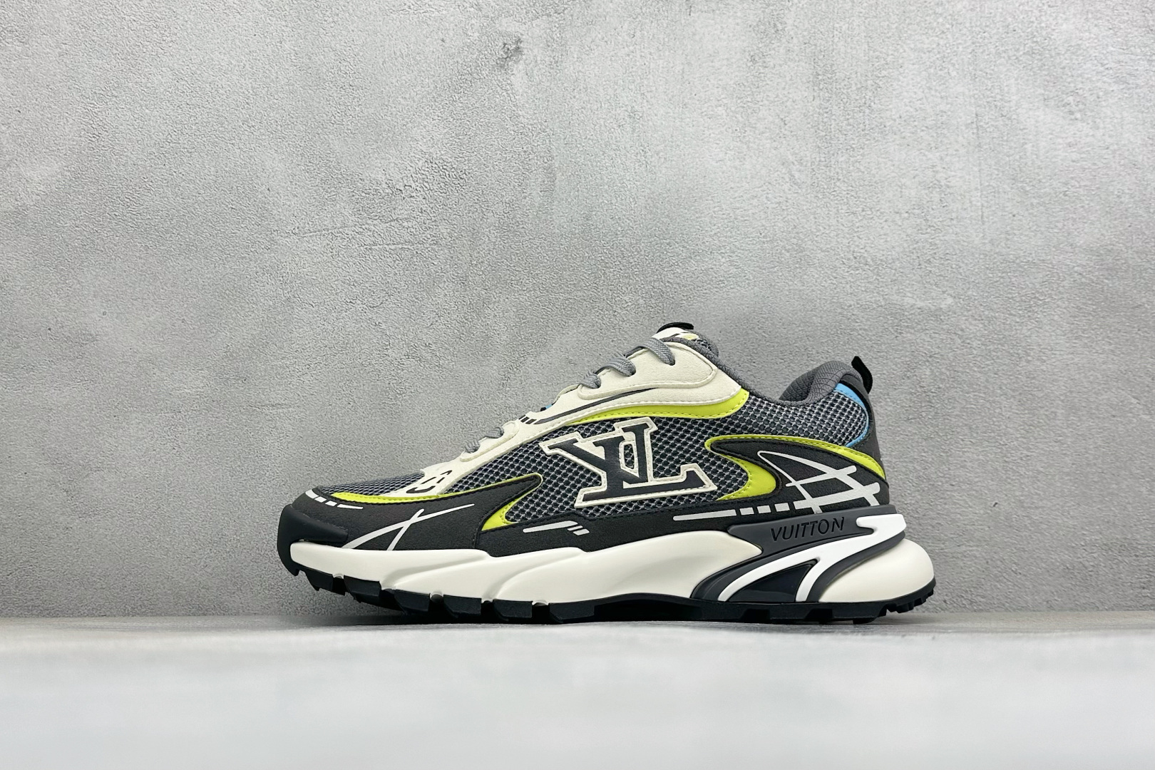 🌾 Lv Tatic Runner Tatic Runner系列厚底老爹鞋，是品牌近年推出的复古运动风鞋