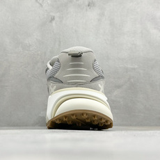 🌾 Lv Tatic Runner Tatic Runner系列厚底老爹鞋,是品牌近年推出的复古运动风鞋 🌾 Lv Tatic Runner Tatic Runner系列厚底老爹鞋,是品牌近年推出的复古运动风鞋