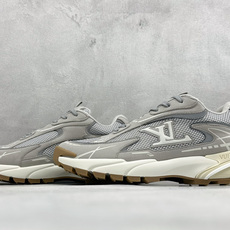 🌾 Lv Tatic Runner Tatic Runner系列厚底老爹鞋,是品牌近年推出的复古运动风鞋 🌾 Lv Tatic Runner Tatic Runner系列厚底老爹鞋,是品牌近年推出的复古运动风鞋