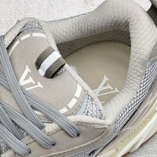 🌾 Lv Tatic Runner Tatic Runner系列厚底老爹鞋,是品牌近年推出的复古运动风鞋 🌾 Lv Tatic Runner Tatic Runner系列厚底老爹鞋,是品牌近年推出的复古运动风鞋