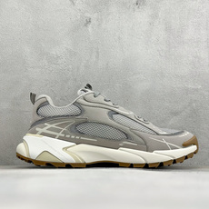 🌾 Lv Tatic Runner Tatic Runner系列厚底老爹鞋,是品牌近年推出的复古运动风鞋 🌾 Lv Tatic Runner Tatic Runner系列厚底老爹鞋,是品牌近年推出的复古运动风鞋