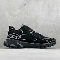 🌾 Lv Tatic Runner Tatic Runner系列厚底老爹鞋,是品牌近年推出的复古运动风鞋 🌾 Lv Tatic Runner Tatic Runner系列厚底老爹鞋,是品牌近年推出的复古运动风鞋