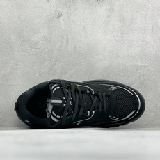 🌾 Lv Tatic Runner Tatic Runner系列厚底老爹鞋,是品牌近年推出的复古运动风鞋 🌾 Lv Tatic Runner Tatic Runner系列厚底老爹鞋,是品牌近年推出的复古运动风鞋