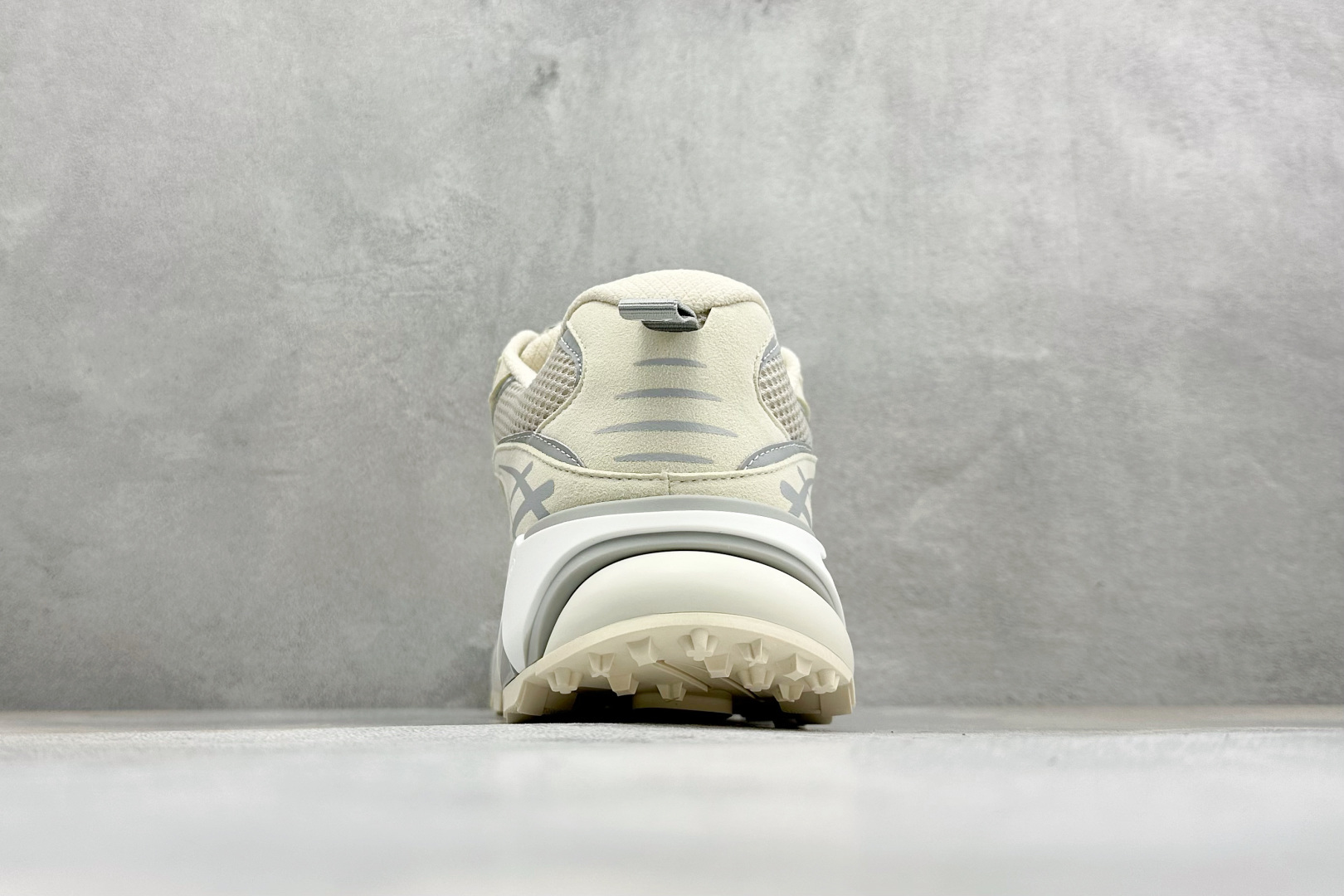 🌾 Lv Tatic Runner Tatic Runner系列厚底老爹鞋，是品牌近年推出的复古运动风鞋