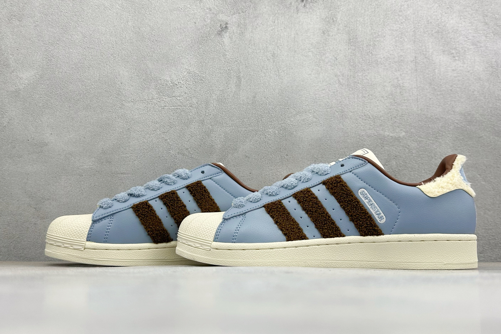 D版AD Originals Superstar 贝壳头板鞋 采用全新头层拼接皮革材质 后跟采用特色3D立体印字 渠道正