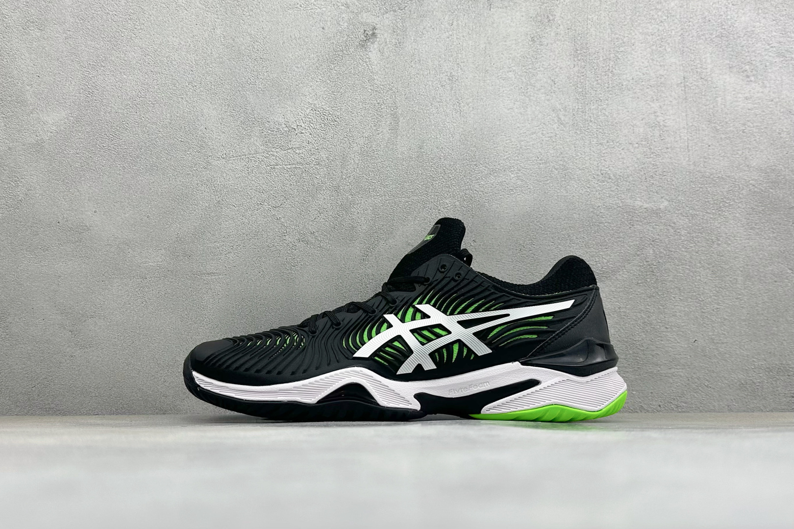NO:887858,Local terminal store YA version Asics Court FF 2 Asics sports casual breathable professional tennis shoes Newly designed engineered jacquard mesh upper Using Asics' cutting-edge FF BLAST PLUS cushioning material Built-in TWISTRUSS midfoot stabilizer provides excellent anti-torsion support Fine flex groove design and AHAR wear-resistant rubber flexible groove outsole Item No. 1041A083-005 Size 36-46  Code 32,,ASICS19860909本地 终端放店 YA版Asics Court FF 2 亚瑟士运动休闲透气专业网球鞋 全新设计的工程提花网布鞋面 采用Asics前沿的FF BLAST PLUS缓震材料 内置TWISTRUSS中足稳定片 提供出色的抗扭转支撑 精细的弯曲凹槽设计与AHAR耐磨橡胶柔性凹槽外底 货号1041A083-005 尺码36-46 编码32,,ASICS,Men's shoes