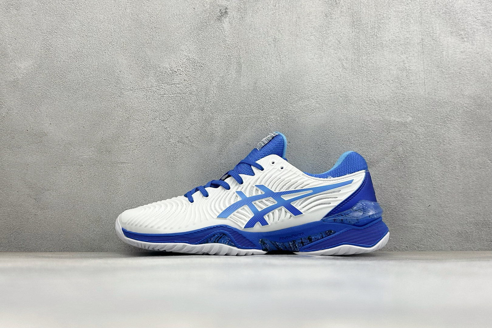 NO:887887,Local terminal store YA version Asics Court FF 2 Asics sports and leisure breathable professional tennis shoes Newly designed engineered jacquard mesh upper Using Asics' cutting-edge FF BLAST PLUS cushioning material Built-in TWISTRUSS midfoot stabilizer provides excellent anti-torsion support Fine flex groove design and AHAR wear-resistant rubber flexible groove outsole Item No. 1041A343-960 Size 36-46  Code 32,,ASICS19860909本地 终端放店 YA版Asics Court FF 2 亚瑟士运动休闲透气专业网球鞋 全新设计的工程提花网布鞋面 采用Asics前沿的FF BLAST PLUS缓震材料 内置TWISTRUSS中足稳定片 提供出色的抗扭转支撑 精细的弯曲凹槽设计与AHAR耐磨橡胶柔性凹槽外底 货号1041A343-960 尺码36-46 编码32,,ASICS,Men's shoes