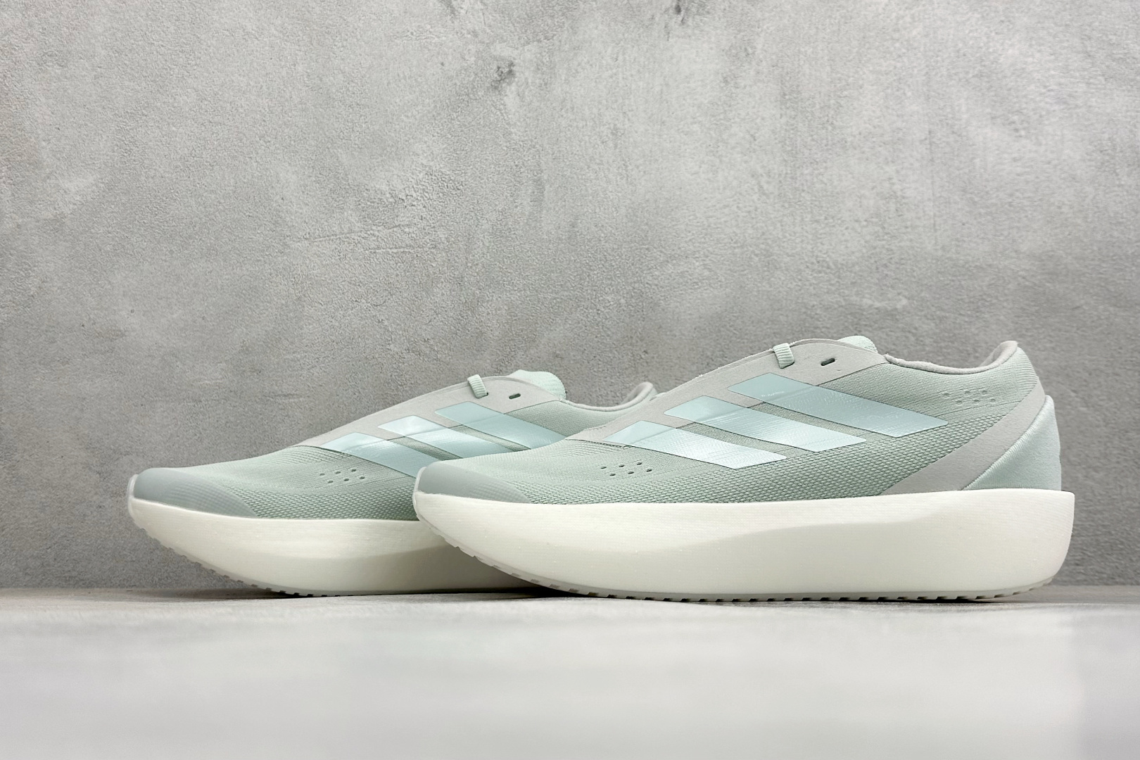 🌾 TF版AD ADIDAS  ZENBOOST 轻盈透气耐磨 织物低帮跑步鞋货号：IH9498尺码：3