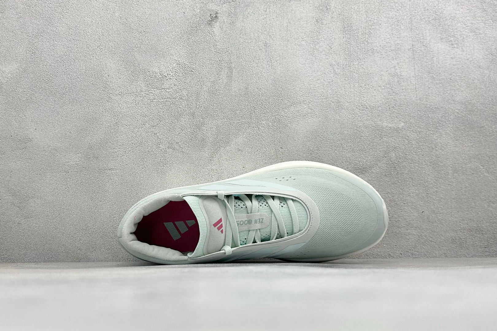 🌾 TF版AD ADIDAS  ZENBOOST 轻盈透气耐磨 织物低帮跑步鞋货号：IH9498尺码：3