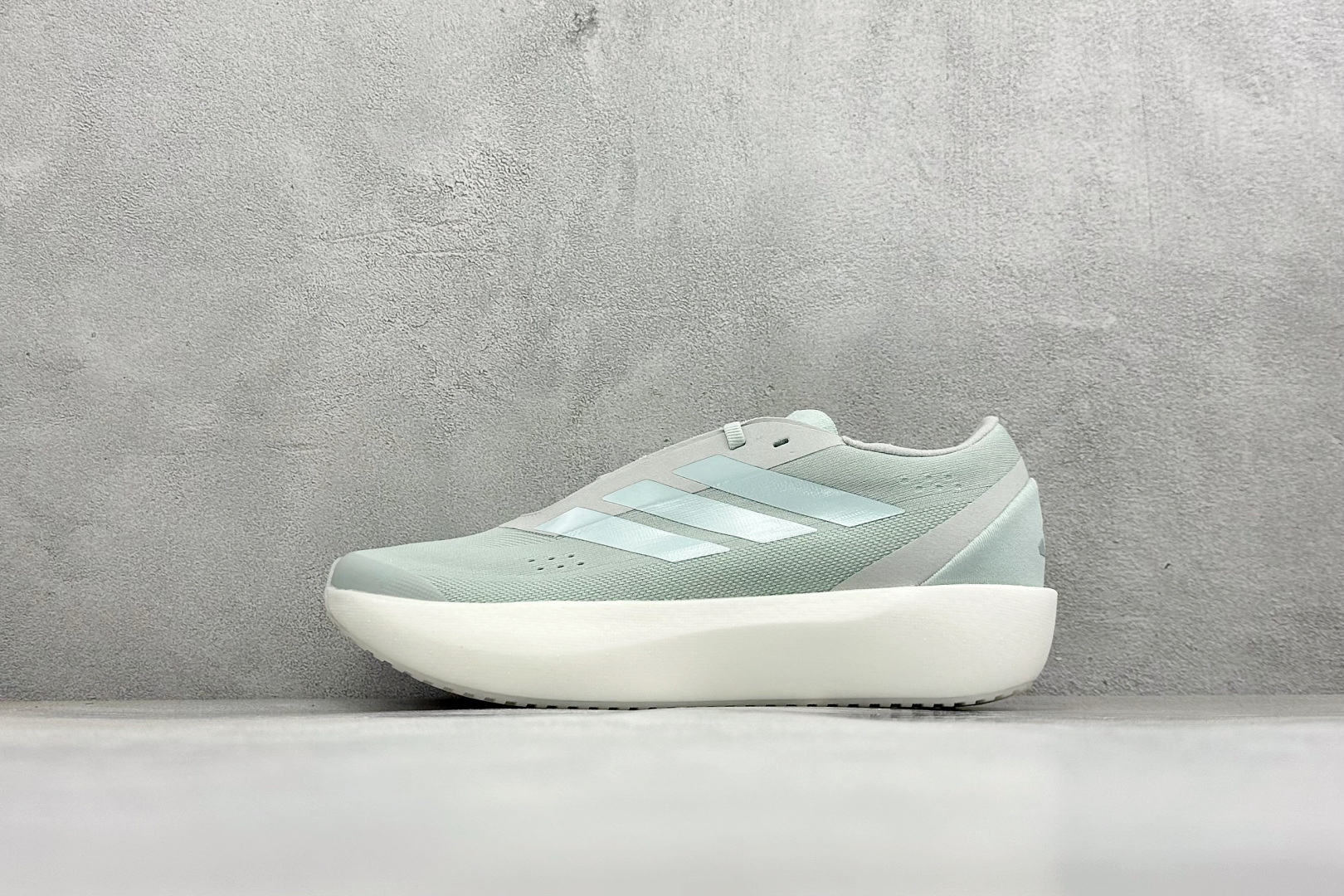 🌾 TF版AD ADIDAS  ZENBOOST 轻盈透气耐磨 织物低帮跑步鞋货号：IH9498尺码：3
