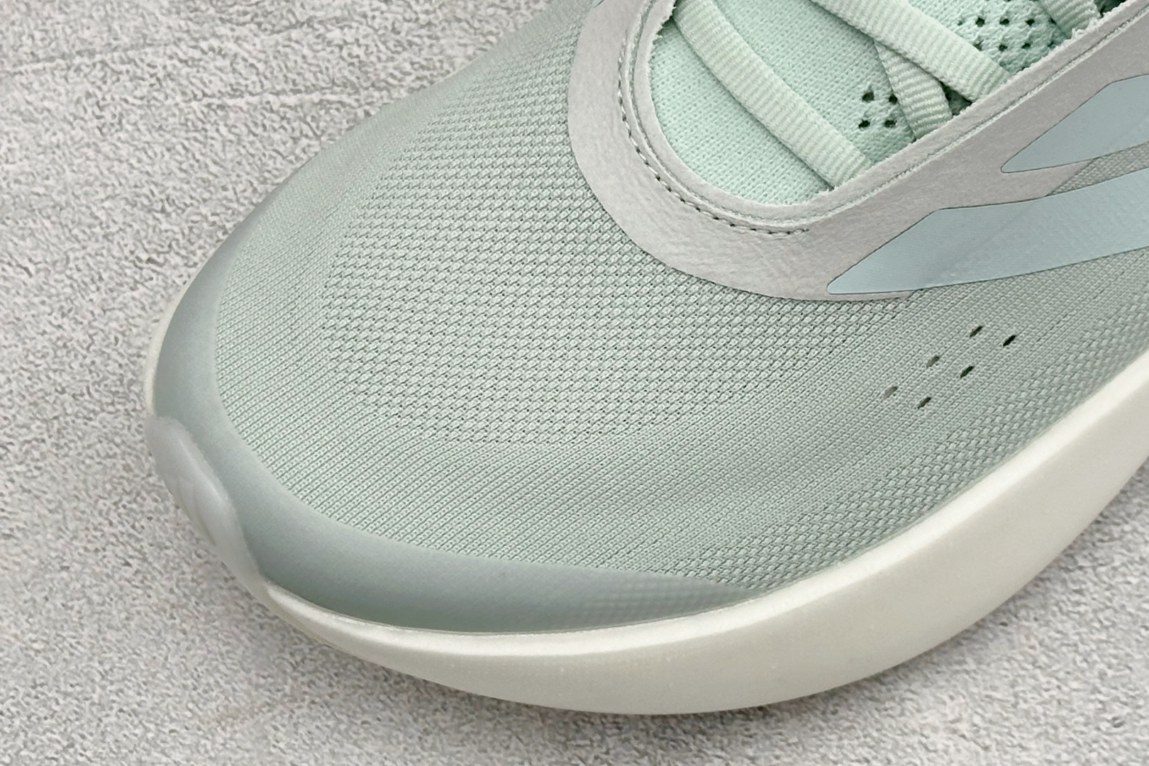 🌾 TF版AD ADIDAS  ZENBOOST 轻盈透气耐磨 织物低帮跑步鞋货号：IH9498尺码：3