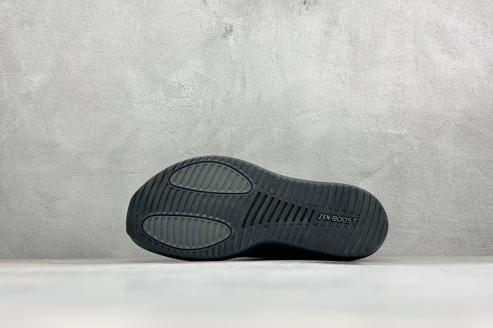 🌾 TF版AD ADIDAS  ZENBOOST 轻盈透气耐磨 织物低帮跑步鞋货号：HQ9530尺码：3