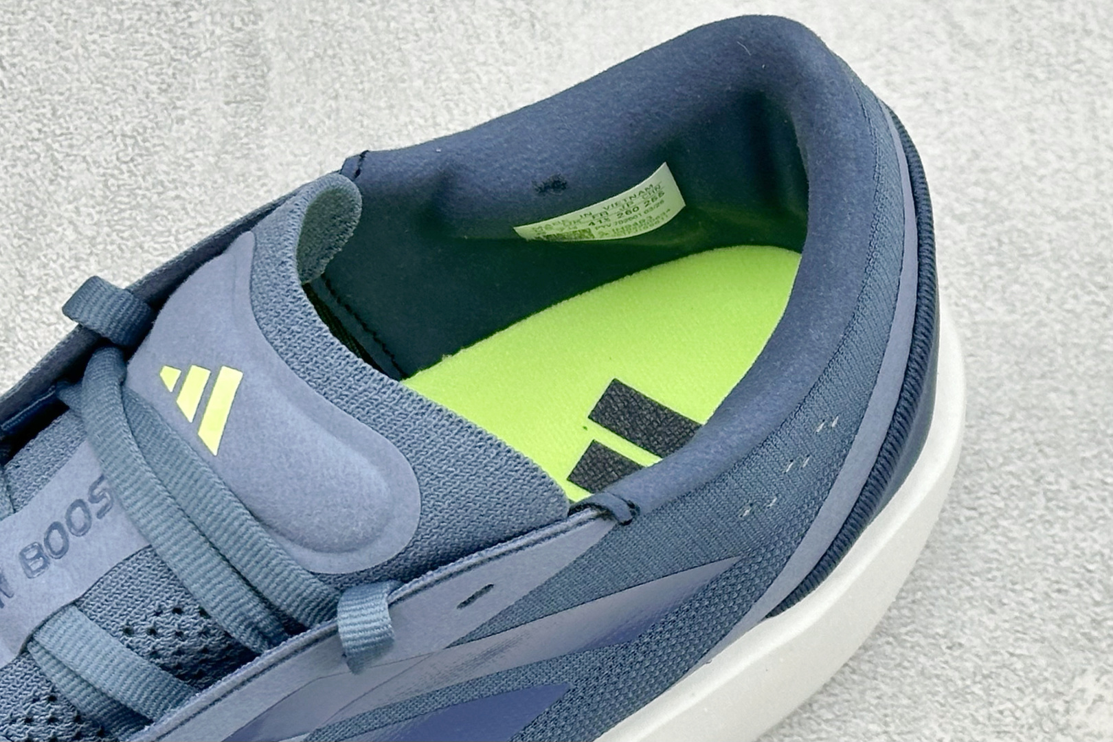 🌾 TF版AD ADIDAS  ZENBOOST 轻盈透气耐磨 织物低帮跑步鞋货号：IH9493尺码：3
