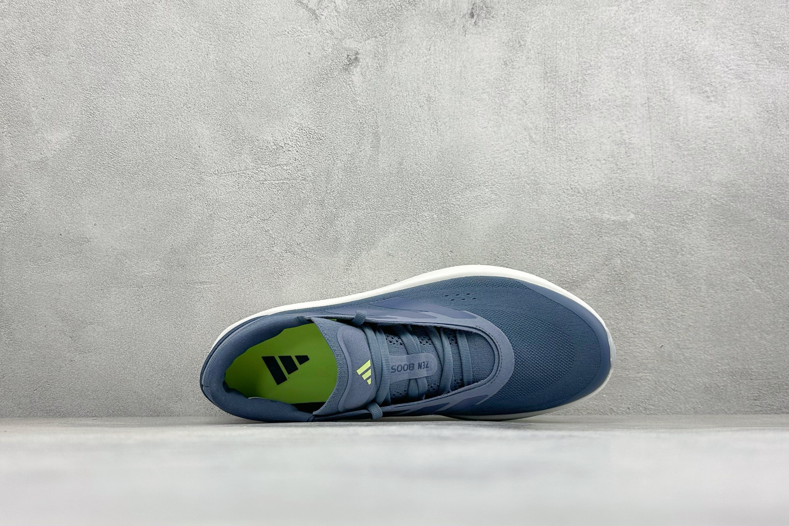 🌾 TF版AD ADIDAS  ZENBOOST 轻盈透气耐磨 织物低帮跑步鞋货号：IH9493尺码：3