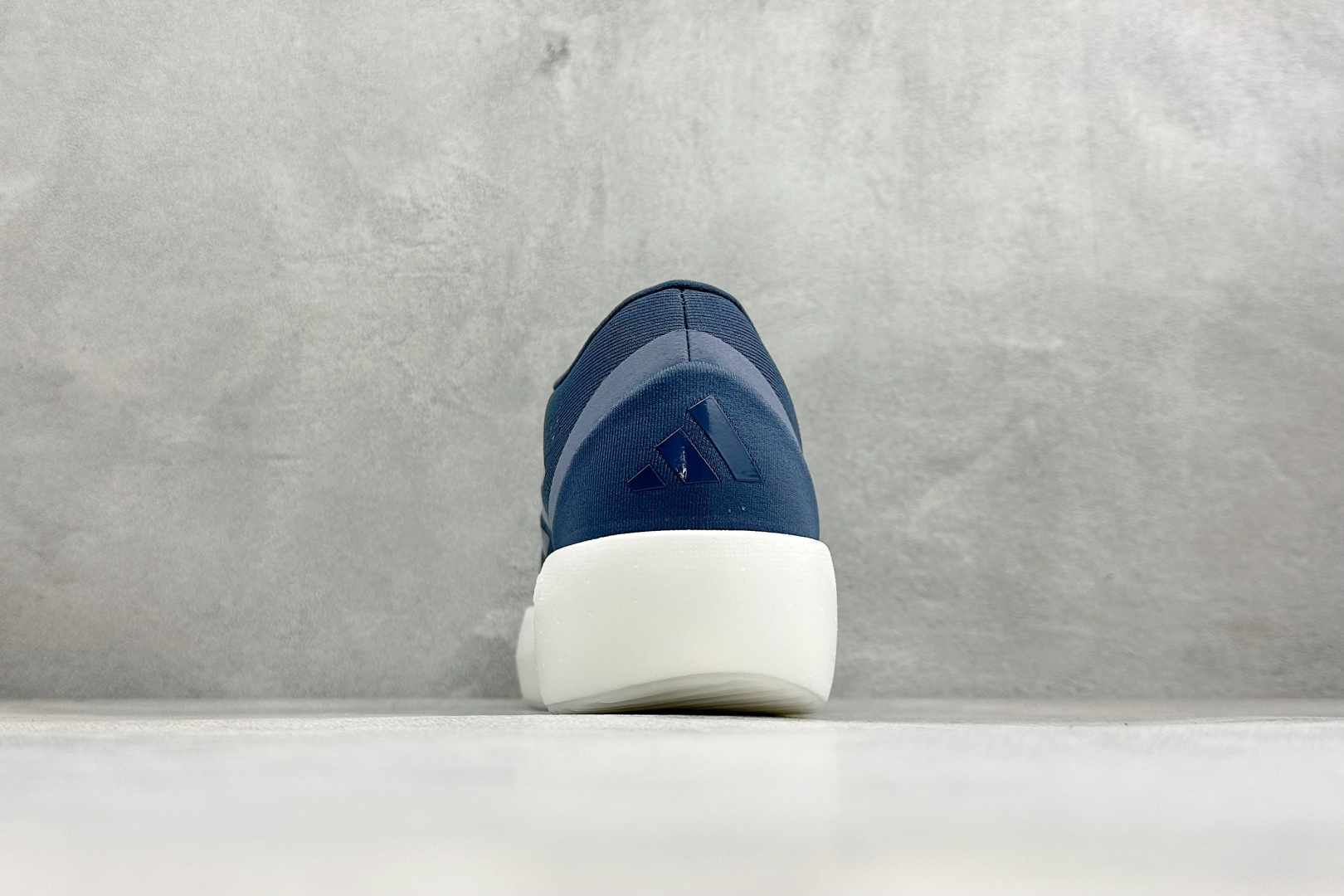 🌾 TF版AD ADIDAS  ZENBOOST 轻盈透气耐磨 织物低帮跑步鞋货号：IH9493尺码：3