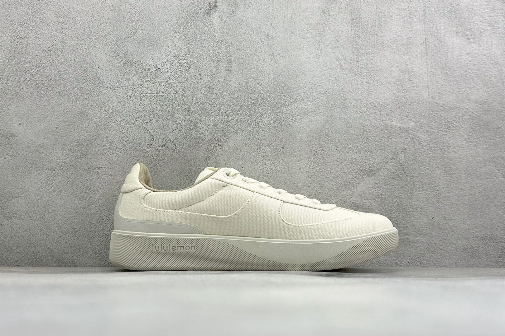 C版lululemon露露乐蒙 Cityverse 简约百搭 减震耐磨低帮板鞋将运动科技融入了德训鞋的外 C版lululemon露露乐蒙 Cityverse 简约百搭 减震耐磨低帮板鞋将运动科技融入了德训鞋的外